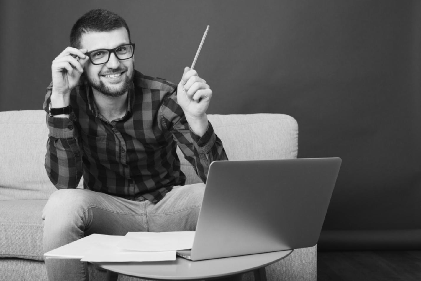 Financial planning session with comprehensive learning materials